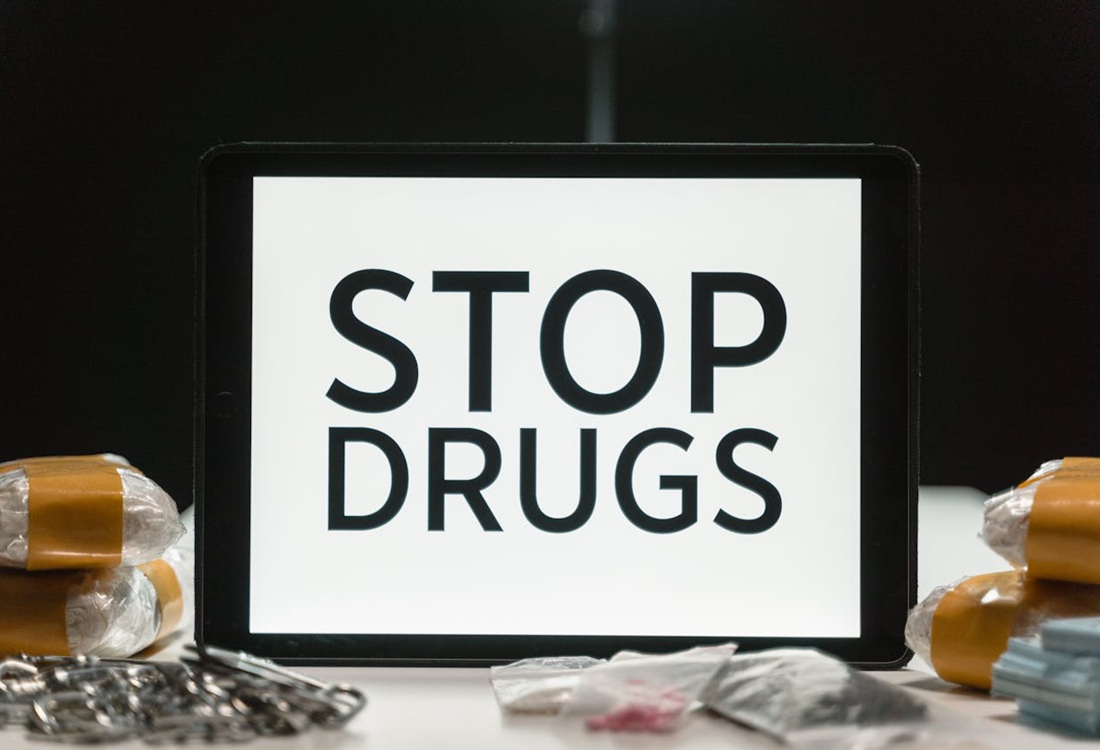 Strengere aanpak van drugsgebruik en -criminaliteit, aandacht voor bewustwording