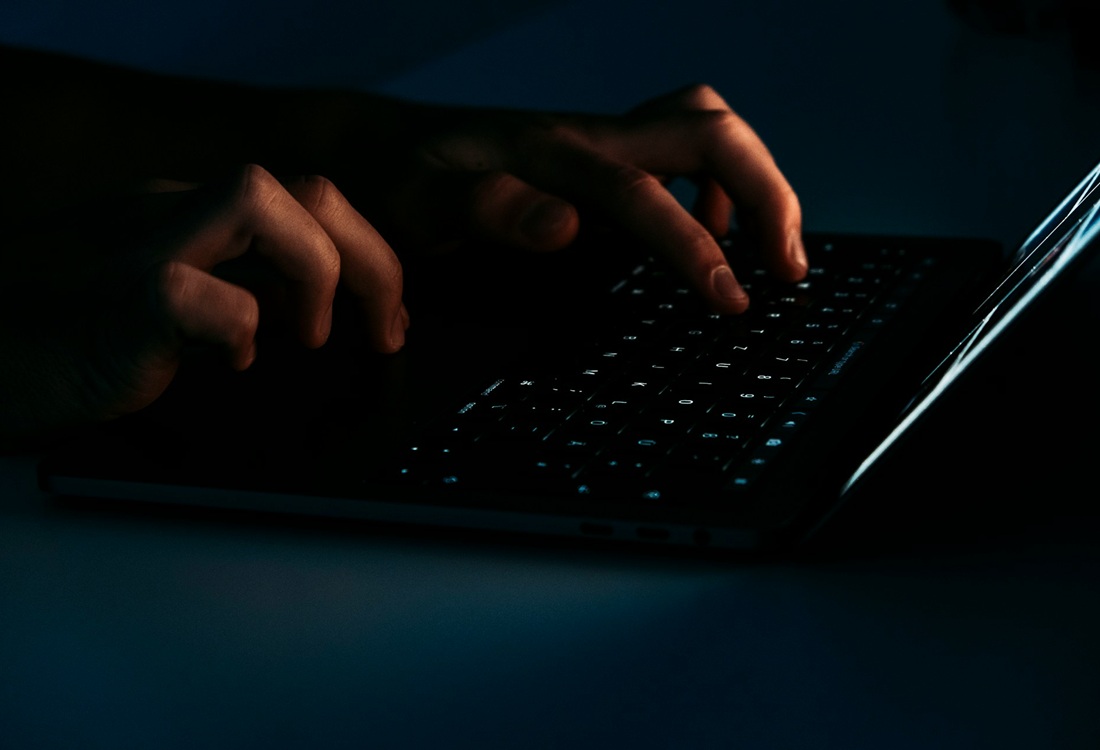 Online radicalisering jongeren neemt toe; wetsvoorstel om verheerlijking terrorisme strafbaar te stellen