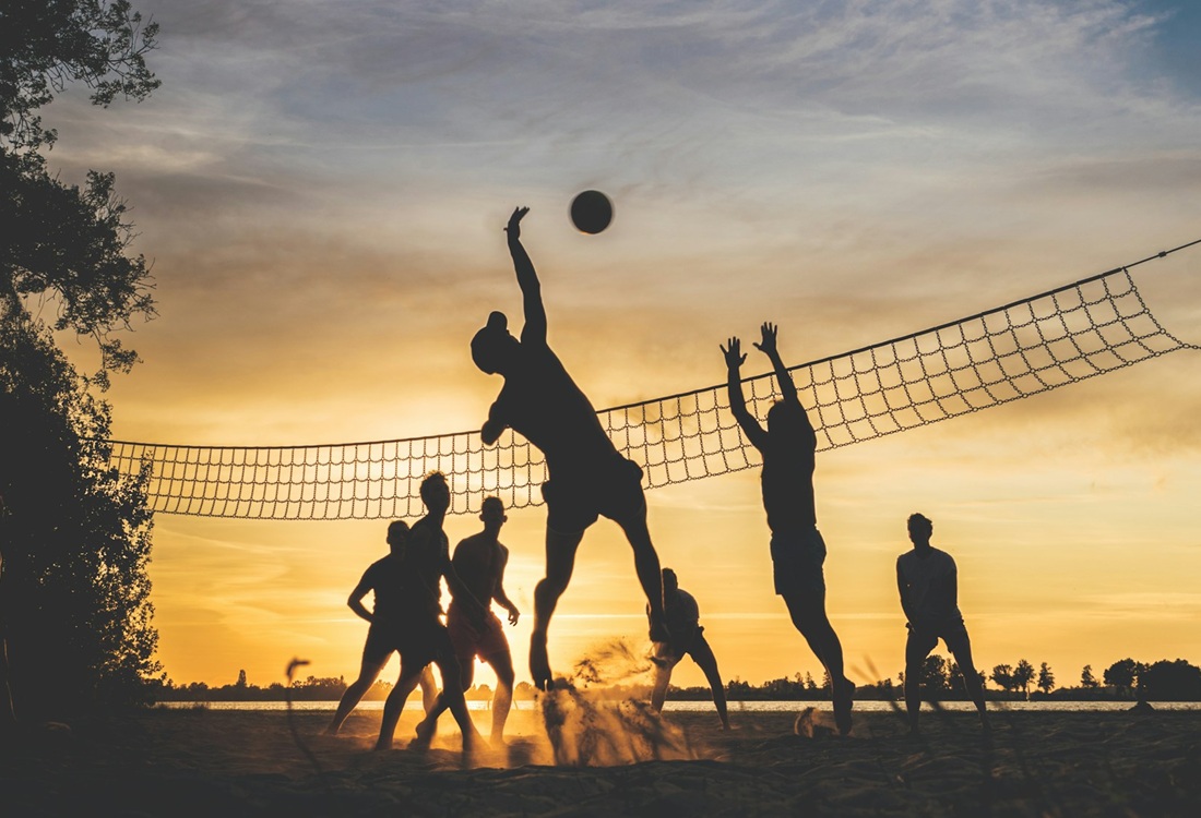 Jongvolwassenen sporten minder als ze hun eerste baan krijgen; sociale steun helpt
