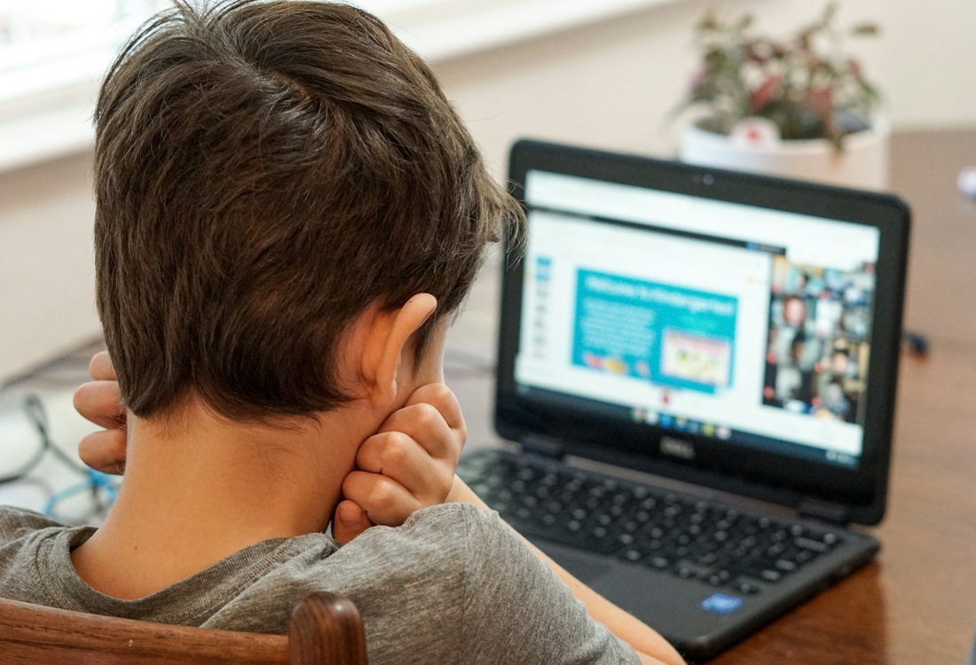 Kabinet gaat online kinderrechten beter beschermen