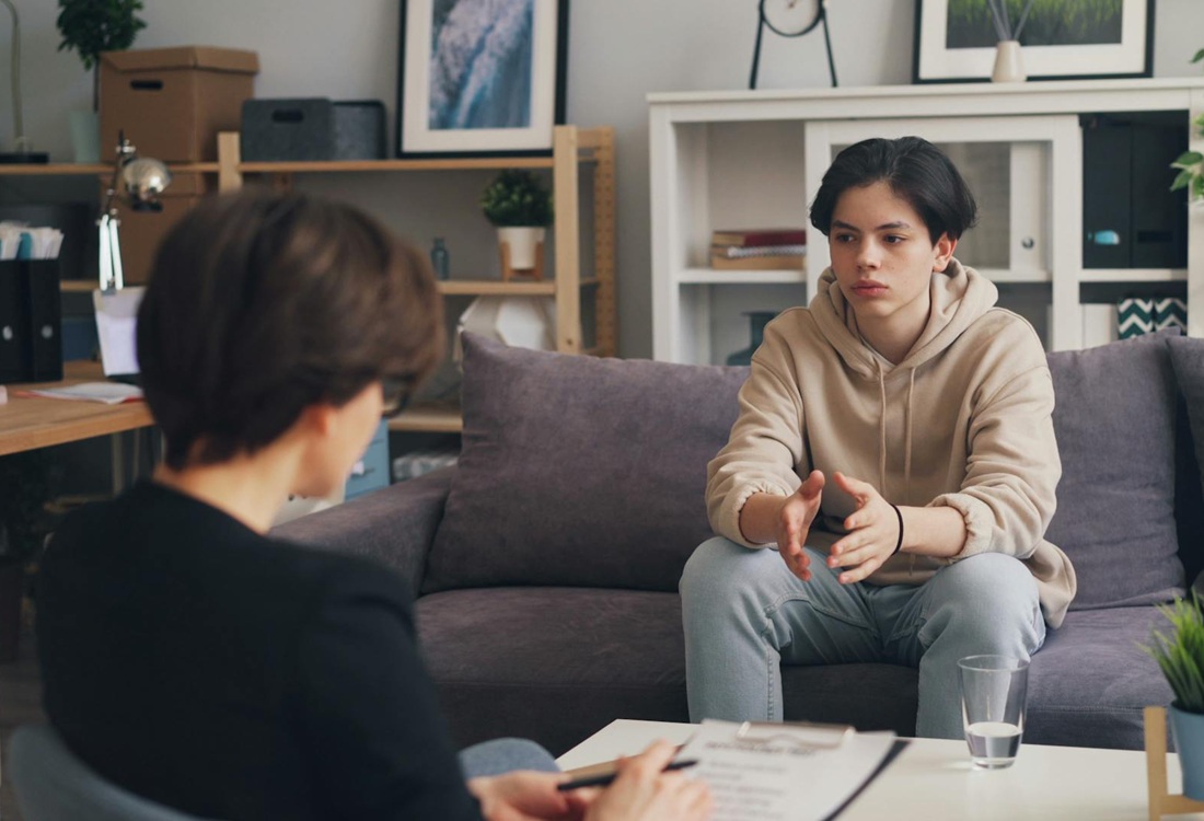 Minder jongeren in jeugdzorg: plannen voor snellere hulp dicht bij gezin