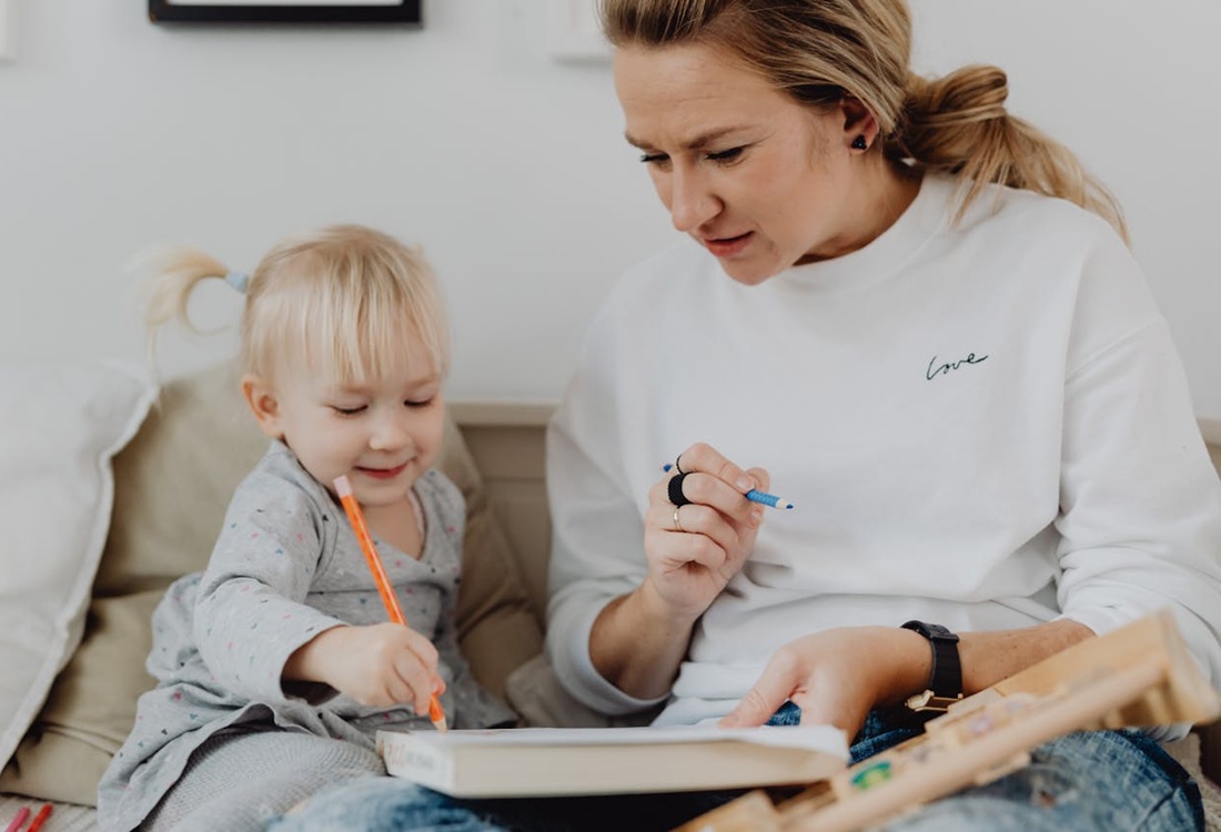 Zowel volwassenen met als zonder autisme passen onbewust communicatie aan voor kinderen